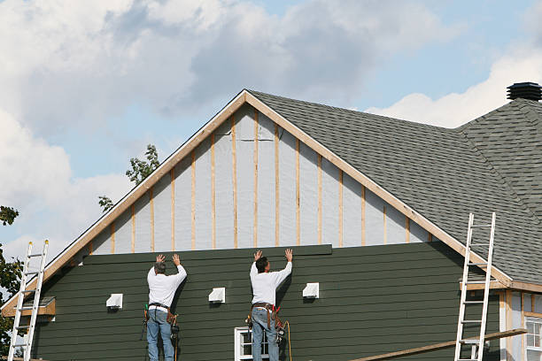 Professional Siding technician working in Middletown, OH